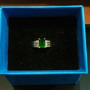 10 k gold esmerald ring